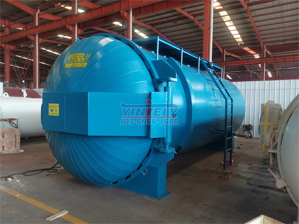 <b>2.5米*6米大型橡膠海上護(hù)舷硫化罐</b>